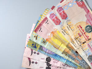 Any common currency to be announced is expected to be pegged either to the dollar or a basket of currencies because the volume of trade of the Gulf states with the countries of the European Union is much larger than that of their commerce with the United States. (Shutterstock)
