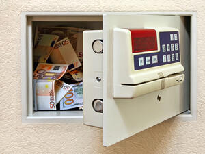 Financial experts agree that an emergency fund is not just a nice extra, it can be a lifeline. (Shutterstock)