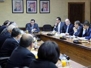 Minister of Planning and International Cooperation Imad Fakhoury meets with representatives of the private sector in Amman. (Photo courtesy of Ministry of Planning and International Cooperation) 