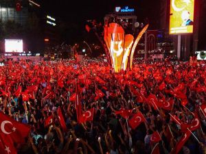 A demonstration in Ankara in support to the Turkish government following a failed coup attempt. (AFP / ILYAS AKENGIN)