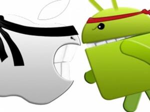 يتفوق نظام أندرويد في تلك النقطة على نظام iOS الخاص بهواتف آيفون حيث يمتلك الأول خلفيات حية حقيقية يمكن أن يقوم المستخدم بوضعها على شاشة الهاتف لتمتلك تأثيرات متعددة ورائعة
