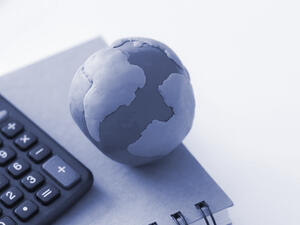  اقتصاد دول مجلس التعاون لدول الخليج العربية نما بنسبة 4٪، والقطاعات غير النفطية سجلت نمواً أعلى، إلا أن النمو الاسمي سجل تراجعاً نتيجة انخفاض أسعار النفط