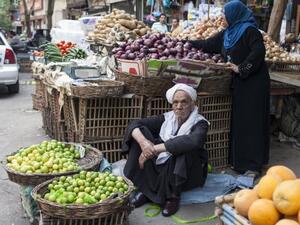 An Egyptian man sells fruits and vegetables at a traditional market in Cairo on May 7, 2014. (AFP/File)