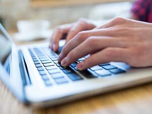 Online job sites let you plan your future and career with tools for career mapping. (Freepik/Peoplecreations)