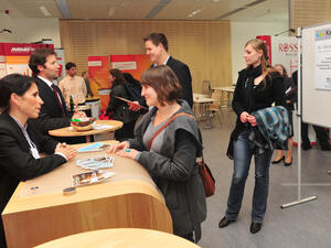 Companies across the region are increasingly turning to the Internet to connect and interact with potential candidates in real time. (Shutterstock/rkl_foto)