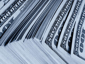 The Iraqi government is seeking to lower its international borrowing costs after the country was badly hit by the slump in oil prices. (Shutterstock)