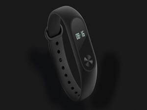 The Mi Band 2 has a small OLED display under scratch-resistant glass, along with a small button that lets you cycle through various readouts such as steps taken, distance travelled, and calories burned. (iTechwearer.com)