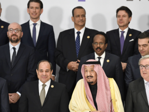 European Council President Donald Tusk, Egyptian President Abdel Fattah al-Sisi, King Salman of Saudi Arabia and President of the European Commission Jean-Claude Juncker pose for a family picture during the first joint European Union and Arab League summit at the International Congress Centre in the Egyptian Red Sea resort of Sharm el-Sheikh, on February 24, 2019. (AFP)