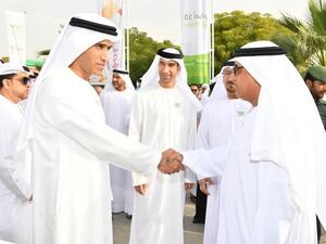 يوسف الرئيسي، المدير التنفيذي للشؤون الحكومية في شركة الفطيم للسيارات يستقبل عبدالله البسطي، الأمين العام للمجلس التنفيذي لإمارة دبي، لإطلاعه على تقنيات الفطيم للسيارات