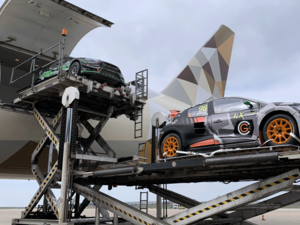 أن الاتحاد للشحن تنقل مئات السيارات حول العالم سنويًا، متيحة خدماتها للأفراد الراغبين بنقل سياراتهم الرياضية إلى الوجهة التي يختارونها لقضاء عطلاتهم