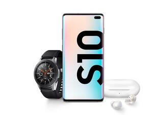 سيحصل العملاء الذين طلبوا الجهاز مسبقًا وبحسب الجهاز الذي يطلبونه، على  ساعة Galaxy Watch أو  سماعات Galaxy Buds