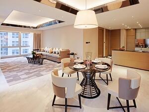 يتوسط فندق جميرا ليفينغ غوانزو الجانبين التجاري والتنفيذي في مدينة غوانزو النابضة بالحياة، ليقدّم لزواره تجربة مثالية تجمع بين الأجواء المنزلية المفعمة بالراحة والخدمة الفاخرة التي تشتهر بها مجموعة جميرا