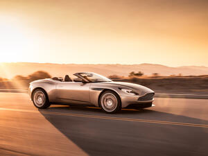 سيارة DB11 Volante من Aston Martin