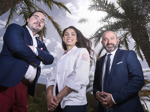 من اليسار إلى اليمين: الدكتور غريغوري أوستروفسكي، الطالبة رنا أبو السعود، الدكتور زياد محفوض