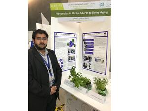 الدكتورة جولي جاكوب، أستاذ الكيمياء المساعد من كلية الآداب والعلوم