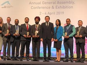 جانب من التكريم خلال معرض ومؤتمر الجمعية العالمية السنوية العامة للمجلس الدولي للمطارات لمنطقة آسيا والمحيط الهادئ.