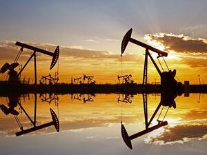 US crude exports will surpass shipments from Russia and nearly catches up to Saudi Arabia by 2024. (Shutterstock)