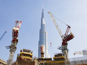 تراكمت وفرة المعروض وتضاءل الطلب، الأمر الذي غذّى ما تسمّيه الوكالة "الهبوط الطويل" الذي شهدته الأسعار