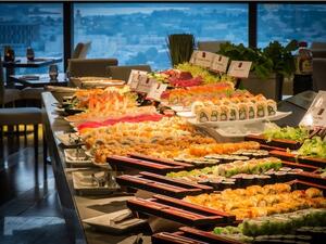 عبّر عن تقديرك لأغلى النساء على قلبكَ في عيدها بدعوتها إلى وليمة آسيوية شهية يوم 21 مارس