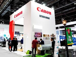 صمّمت كانون سلسلة imagePROGRAF TM من الطابعات لتلبية حاجة الشركات إلى طابعات كبيرة الحجم تتسم بالقوة والإنتاجية المتقنة لبيئات العمل التي تتطلب إنتاج مطبوعات عالية الجودة بكميات أقلّ وضوضاء منخفضة وأثر بيئي محدود.