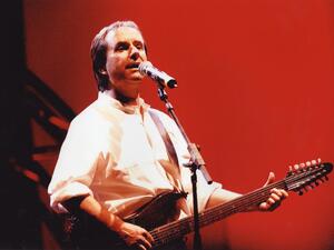 Famous British-Irish singer-songwriter will give one concert in Egypt as part of his world tour. (Facebook)