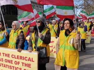Iranian communities protest for solidarity & support for Iranian women inside Iran on International Womens Day (Twitter)