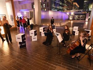 أن ليالي الفن في مركز دبي المالي العالمي أحد فعاليات موسم دبي الفني، وهو المبادرة الفنية الشاملة لدبي للثقافة، ويستمر طوال شهري مارس وأبريل