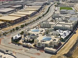 تمثل العلامات التجارية الرئيسية جزءًا من مجتمع مزدهر في "مدينة داخل مدينة".