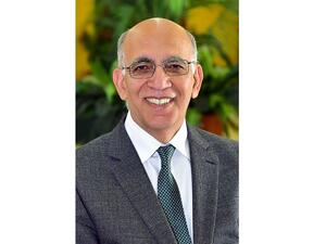 الدكتور وقار أحمد, مديراً لجامعة أبوظبي