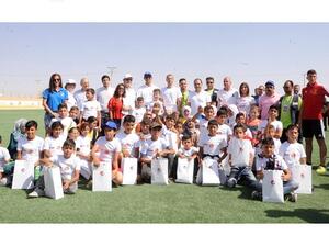 شهد حفل الافتتاح حضور أكثر من 200 من الفتيات والفتية اللاجئين الذين تتراوح أعمارهم بين 10 و13 عاماً