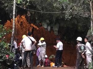 12 boys stuck in Thailand caves brought out alive after a nine-day search  (Twitter)