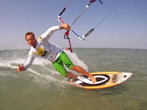 Mike leans into his Guinness Challenge for longest distance kitesurfing
