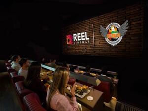 ستقدم ريل سينما في هذه المناسبة قائمة أطعمة ومشروبات خاصة احتفالاً بهذه المناسبة السعيدة.