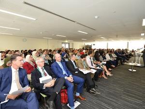 قدم المؤتمر فعالياته على مدار يوم كامل، وشملت مجموعة متنوعة من ورش العمل للموظفين