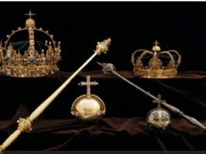 The jewels, used by the 17th-century King Karl IX and Queen Christina, are made of gold and enamel and encrusted with beads, crystals and pearls (Twitter)