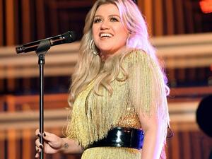 Kelly Clarkson  (Twitter)