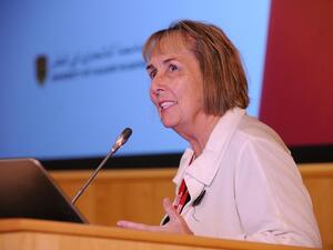 الدكتورة ديبورا وايت، الأستاذ والعميد والرئيس التنفيذي في جامعة كالجاري في قطر