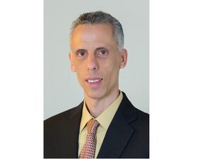 د. محمد زياني، أستاذ النظرية النقدية، ومدير برنامج الإعلام والسياسة بالجامعة