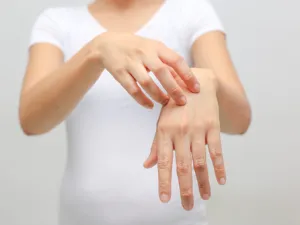 من أسباب جفاف اليدين عدم اختيار الصابون المناسب لتغسيل اليدين