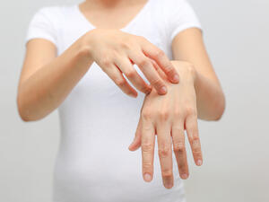 من أسباب جفاف اليدين عدم اختيار الصابون المناسب لتغسيل اليدين