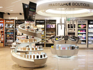 ما هي المكونات التي يجب أن تبحثوا عنها في هذه الكريمات للحفاظ على شباب البشرة لأطول فترة ممكنة