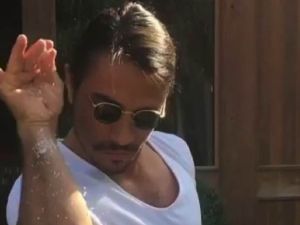 The internet is now heavily seasoned with hilarious memes featured the infamous #Saltbae. (Twiitter)