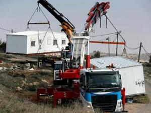 اسرائيل تباشر هدم مستوطنة عمونا في الضفة الغربية
