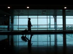 راكب بمطار القاهرة
