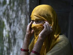 عائلات هندية "تبيع بناتها" لمسنين عرب للزواج في العطلات

