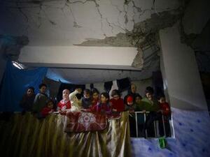 إجلاء مرضى ومصابين من مدينة دوما المحاصرة بالغوطة

