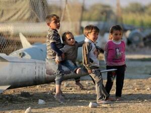 اطفال سوريون نازحون من الغوطة الشرقية في مخيم الاشعري بالقرب من دمشق

