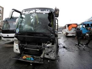 حافلات متضررة من تفجير انتحاري مزدوج في دمشق
