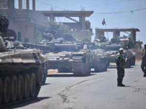 قوات موالية للرئيس السوري بشار الأسد في قرية الغارية الغربية في مدينة درعا السورية
