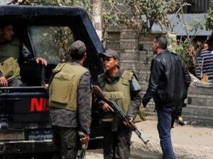 أفراد شرطة عقب انفجار في حي المعادي بجنوب القاهرة

